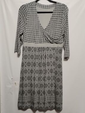 Athleta Popover Gray and Black‎ Patterned Midi Wrap Dress